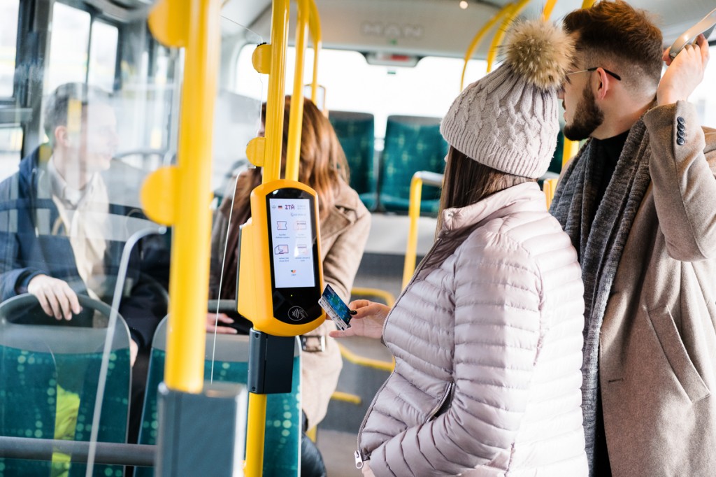 Zdjęcie wnętrze autobusu ZTM